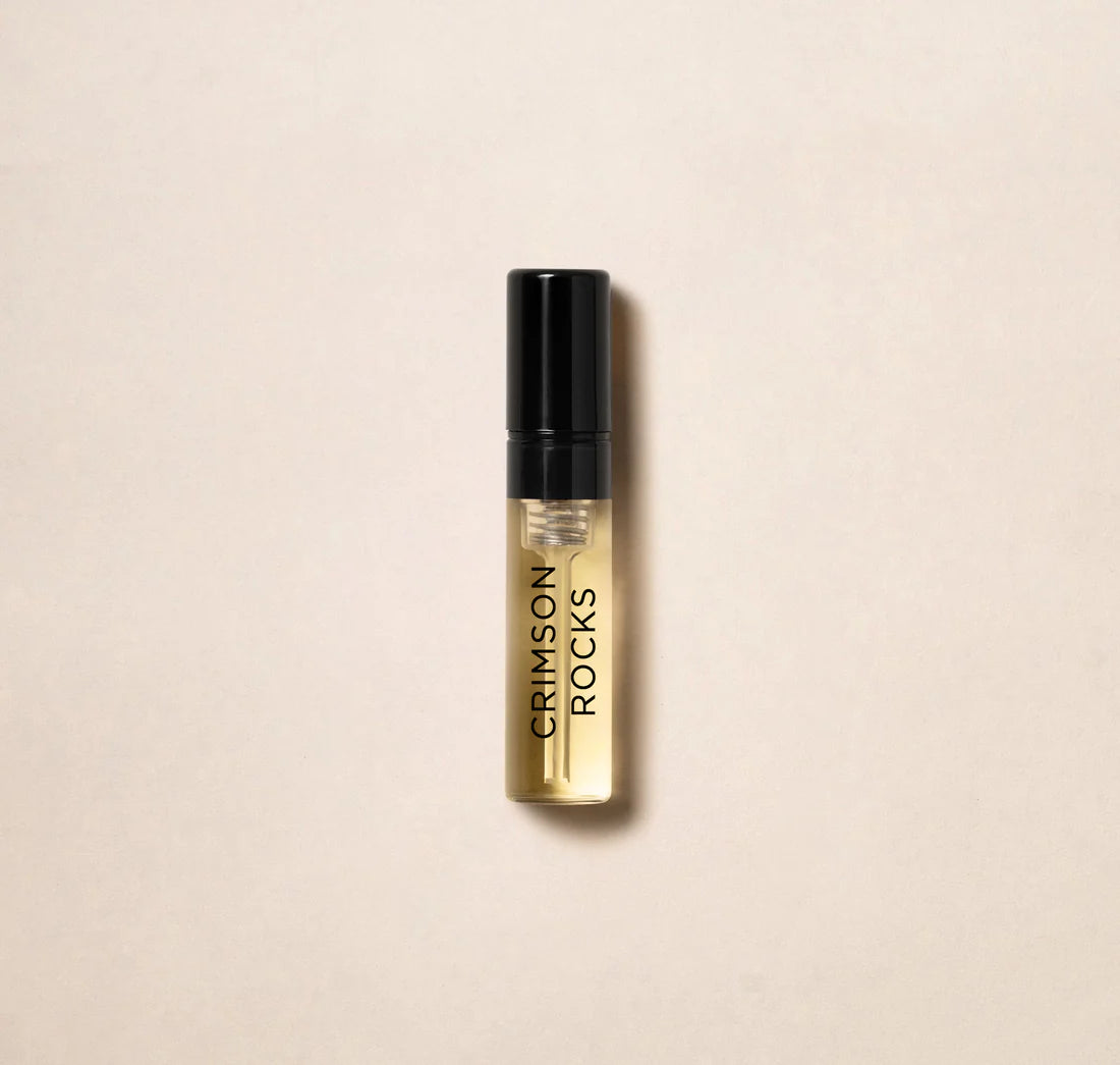 Indulge in the luxurious scent of Amouage Crimson Rock with this 2 ml 0,06 oz campioni ufficiali di profumo. From the prestigious Amouage perfume house